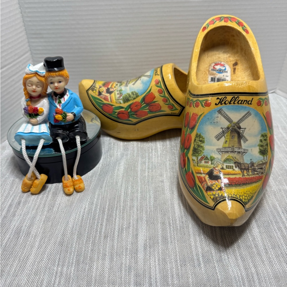 Holland wooden clogs hand carved and painted boy and girl shelf sitter figurine
